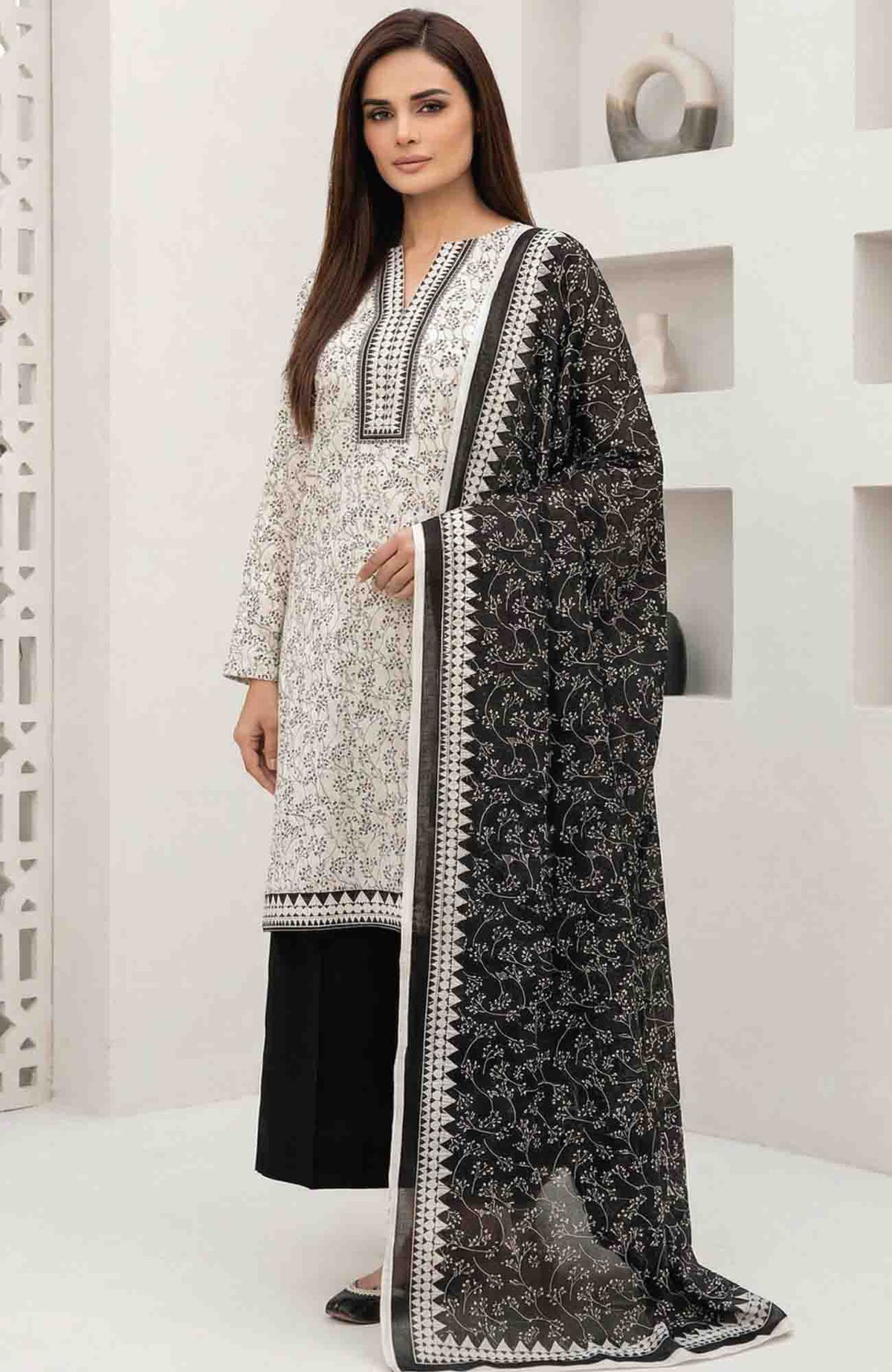 Black & White by Regalia Textile Unstitched Lawn Printed 3 Piece Suit  - RGLBLWTLP -04  Summer Collection