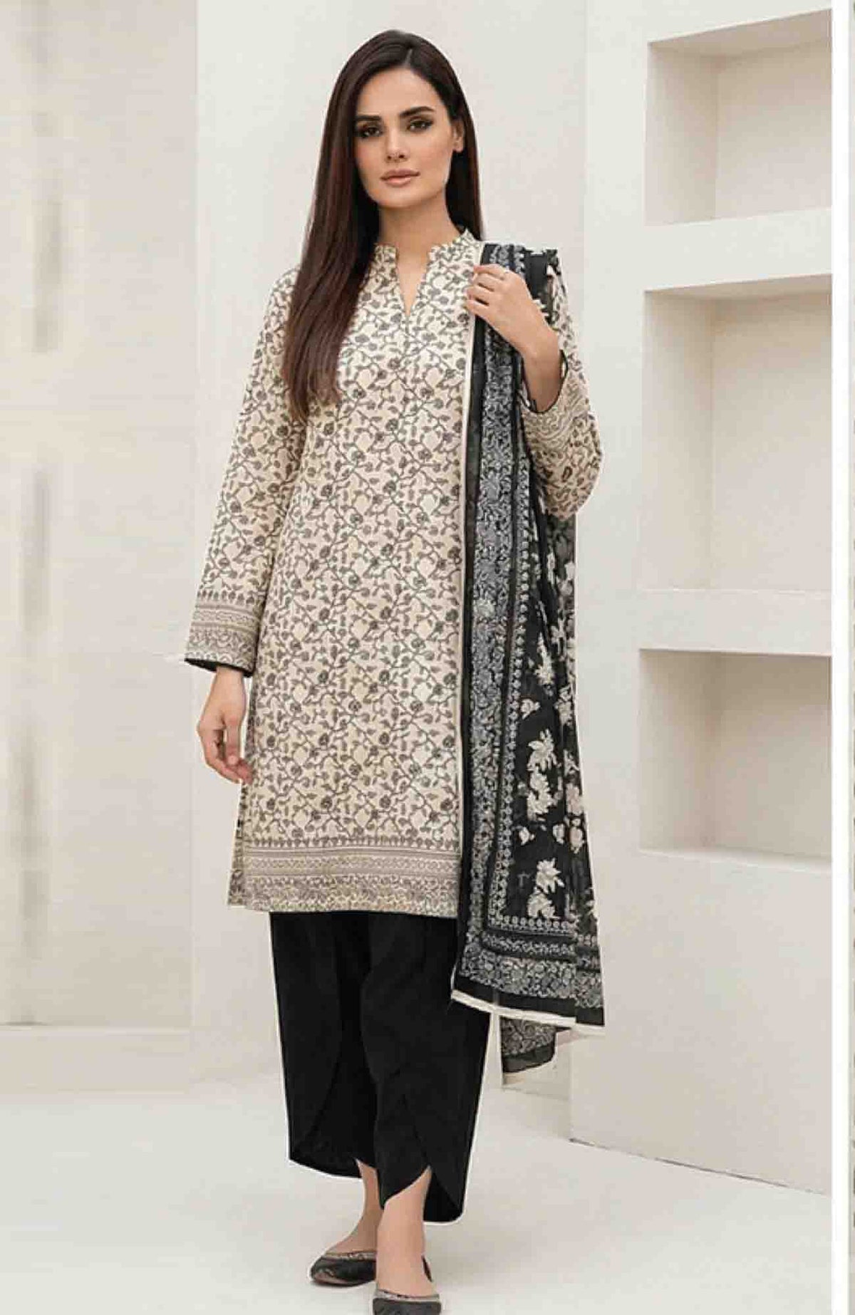 Black & White by Regalia Textile Unstitched Lawn Printed 3 Piece Suit  - RGLBLWTLP -05  Summer Collection