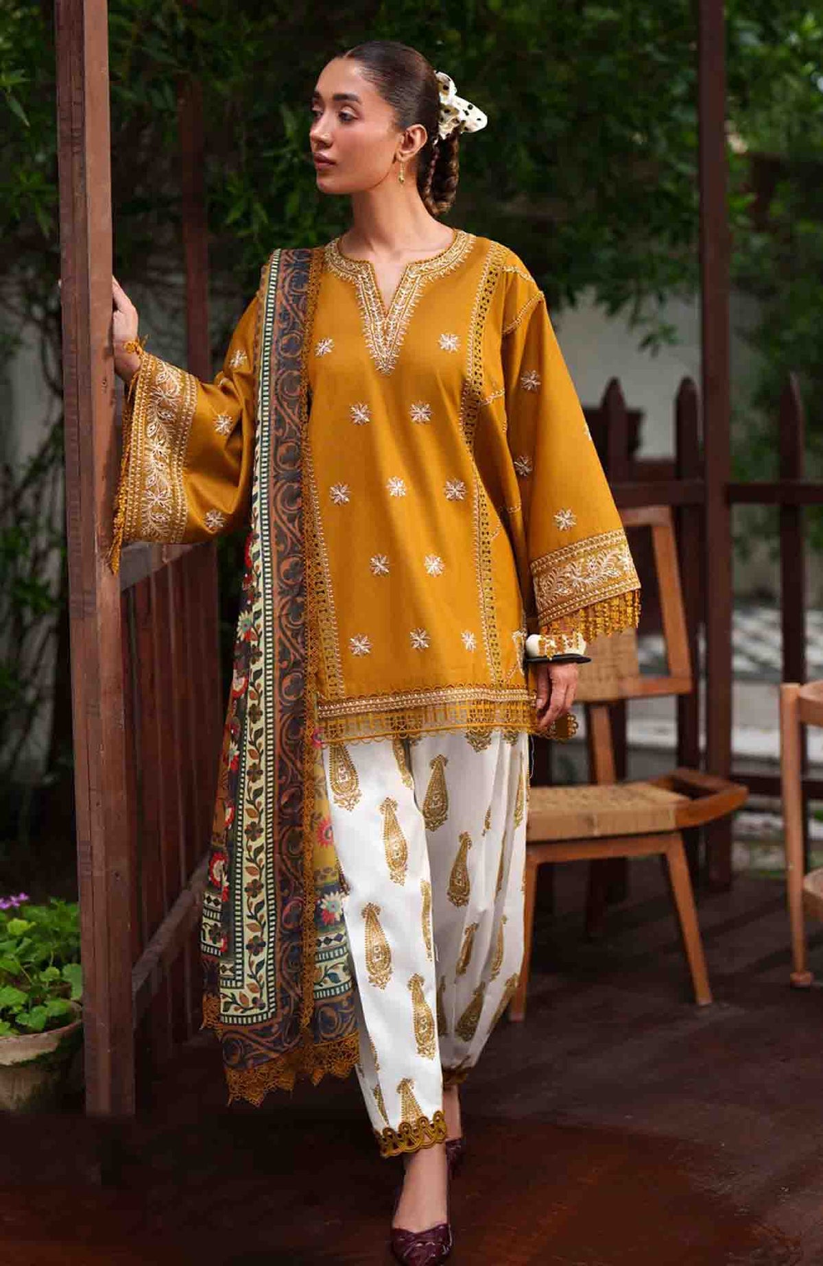 Laanem by Saira Rizwan Unstitched Lawn Embroidered 3 Piece Suit  - SRLMPRT-4B- Zoya-B  Summer Collection
