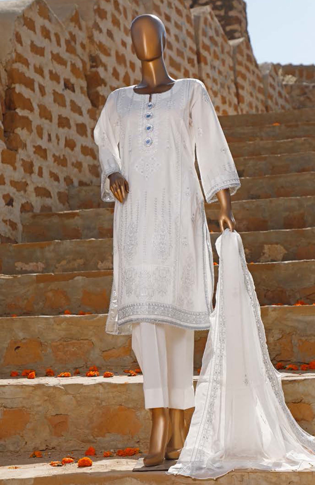 Muskan Ahmed White Luxe Embrd.Lawn'21 By Saqafat
